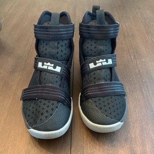 Kids Lebron Soldier XI Basketball Shoes